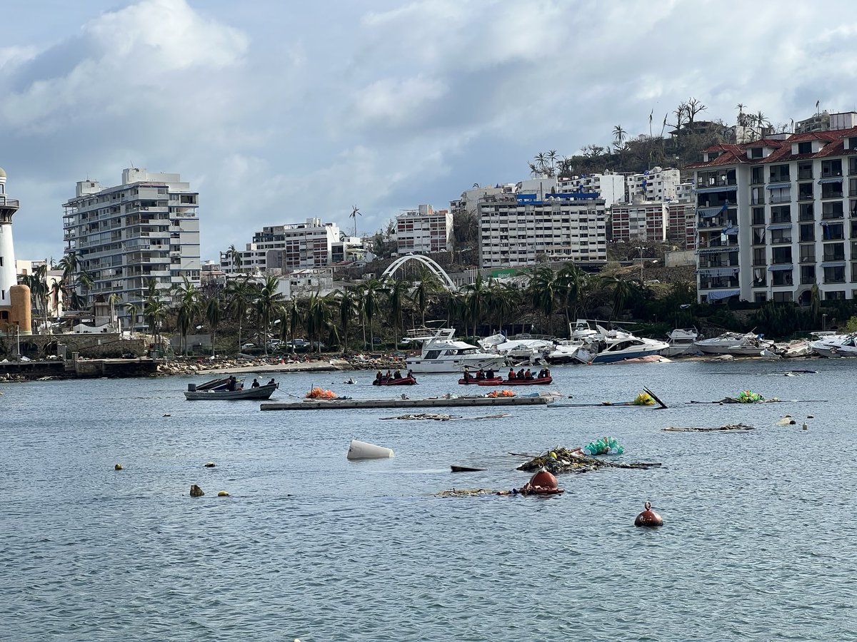 eyderp's tweet photo. The families of the fishermen who dock their boats here say there were dozens of people here when the storm hit. The first picture shows the search teams trying find bodies. When they bring them onshore, the families huddle around to see if it’s their loved one. https://t.co/dxKZhDDq2C