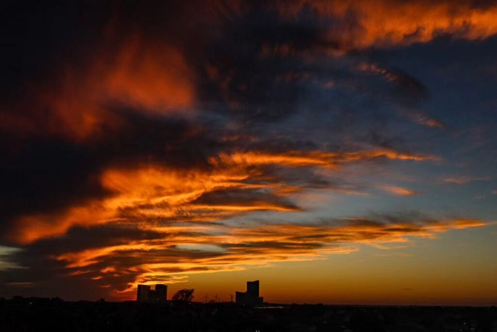 seankardon's tweet photo. Just after sunset from Brigantine, NJ. #brigantinenj #brigantinebeach #brigantinelife #sunset #sunset🌅 #sunsetsky #njshore #shorelife #jerseyshore #canon #canon📷 #canong5xmarkii #canonkitlens #goodnight #goodnightphoto #sunsetclouds #acskyline #atl… https://t.co/vcFnAr5v3M https://t.co/NqBEOXu9tP