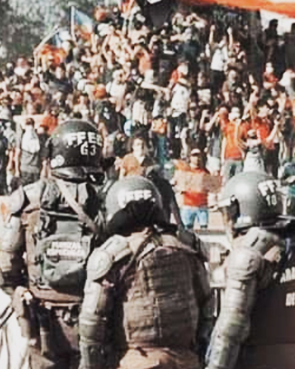 ClaudioCrespoG's tweet photo. Ellos trataron de derrocar al gobierno, nosotros lo evitamos y hoy somos perseguidos por la justicia.
#18O 
#FueGolpe
#CrespoEsInocente 
#LibertadParaMaturana https://t.co/P55bPtm6gF
