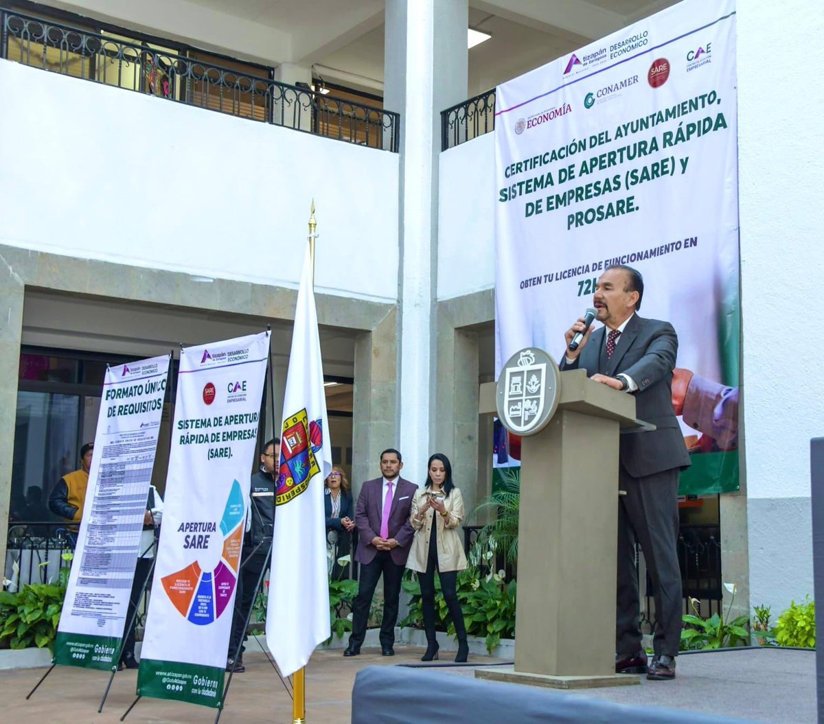GobAtizapan's tweet photo. A través de la Comisión Nacional de Mejora Regulatoria #CONAMER, recibimos la Certificación del Ayuntamiento en el Sistema de Apertura Rápida de Empresas (SARE) y #PROSARE, reafirmando nuestro compromiso por simplificar los tramites en #AtizapánDeZaragoza. https://t.co/zkwUB1adtK