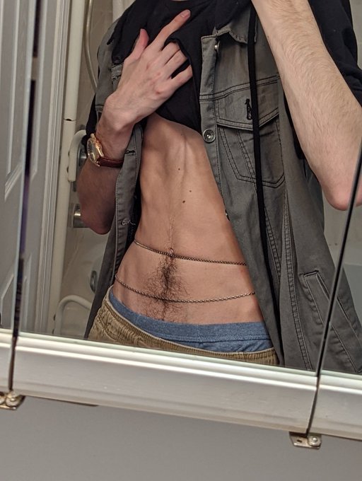 Trying something new 😳 never wore a waist chain before https://t.co/Bere0exuwI