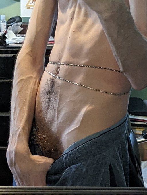 Trying something new 😳 never wore a waist chain before https://t.co/Bere0exuwI