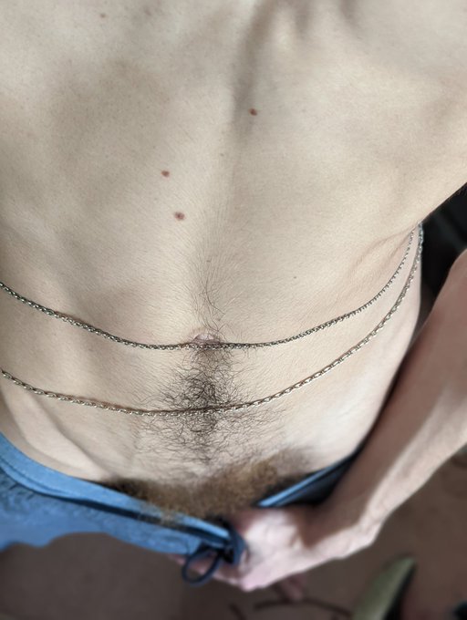 Trying something new 😳 never wore a waist chain before https://t.co/Bere0exuwI