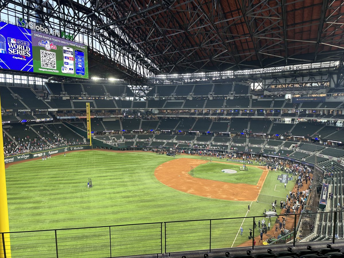 michaelamend056's tweet image. #CapitalOneUltimateFan #Sweepstakes  #GoAndTakeIt #gorangers WORLD SERIES GAME 1