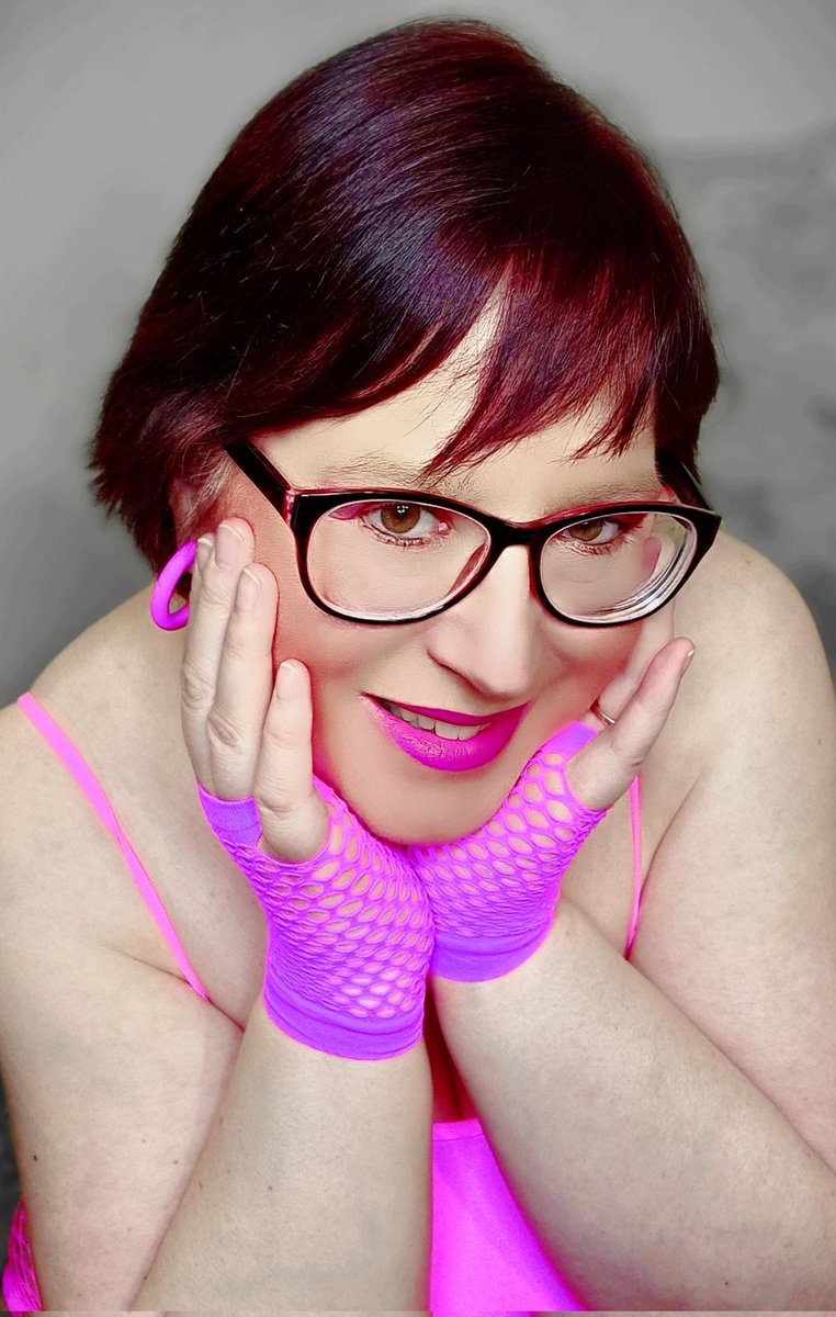 FrancksGal's tweet photo. 80s girl neon pink cougar thoughts...🩷🐾💕🐾💖🐾🩷🐾💕🐾💖🐾🩷
#DressingUpToStayIn https://t.co/dIm1TEXbJh