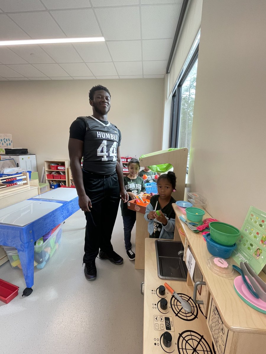 MrsLCuriel's tweet photo. @HumbleISD_HHS came to visit us to kindergarten dual language class!!@HumbleISD_NBE https://t.co/g3Sjj5ESsB