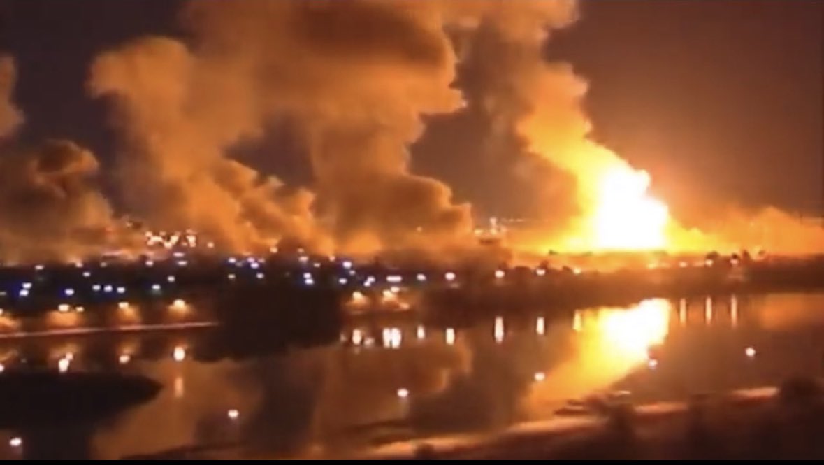 KindaAlloush's tweet image. غزة فقدت الاتصال معنا لكنها لم تفقد الاتصال مع الله.. الطف بهم يا ارحم الراحمين 🙏🙏🤍
كونوا صوت من لا صوت افضحوا المجرم 
#starlinkforgaza 
#StopGazaGenocide #CeaseFireInGazaaa 
#Gaza_Genicide 
#Gazabombing 
#FreePalestine 
#Elon_Musk_opened_the_internet_for_Gaza @elonmusk