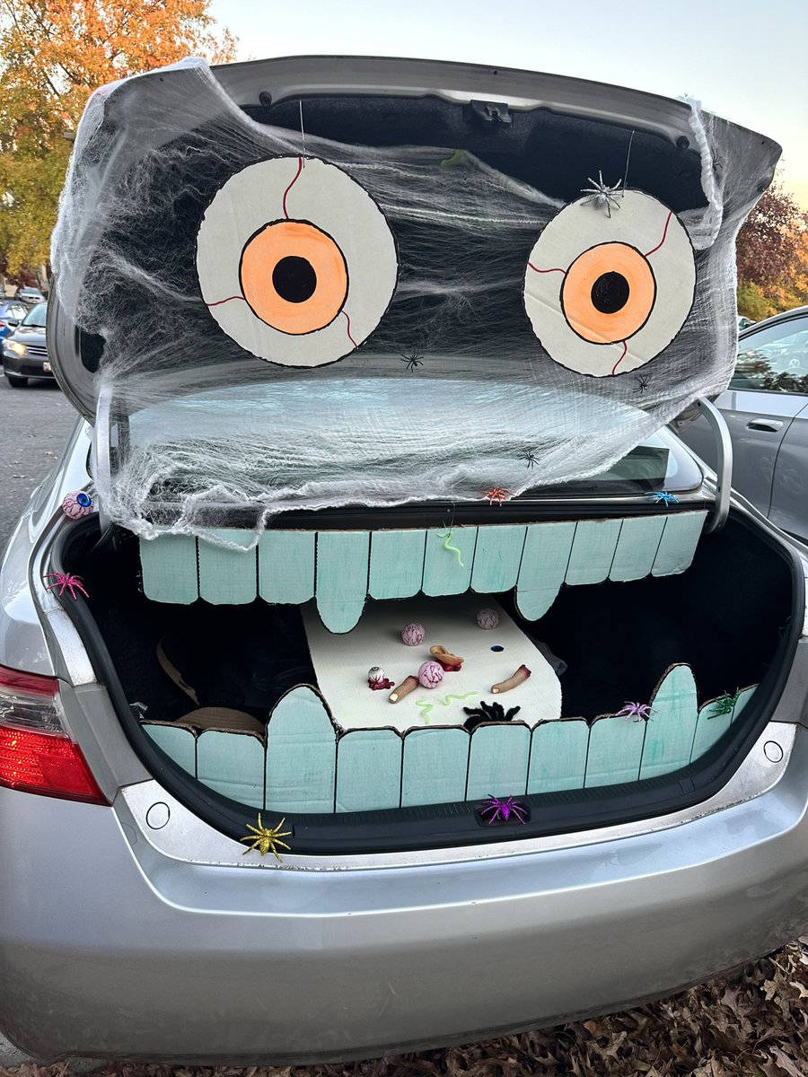 DavidKim_WLES's tweet photo. Trunk or Treat!! #WLES #TheLanding https://t.co/yGGYCtbTpb