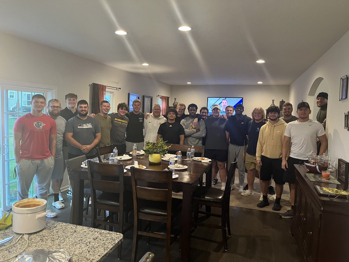 CoachHilvert's tweet photo. Had the BIG BOYS over the House for dinner! Had a lot of FUN! BW Brotherhood for Life! #BWFBFamily #WeAboveMe https://t.co/KfejYO1IIC