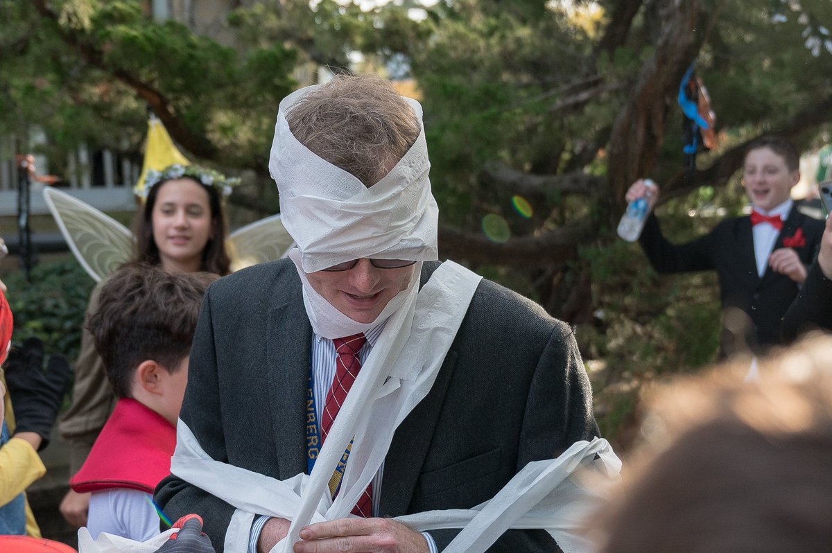 Kellenberg's tweet photo. What a ghoulish afternoon in our courtyard for another spooky day for our Latin School Halloween Party!! More photos coming soon. 🔥🐥🎃

#Kellenberg #KMHS #halloween #latinschool https://t.co/u0tb9QA6BY
