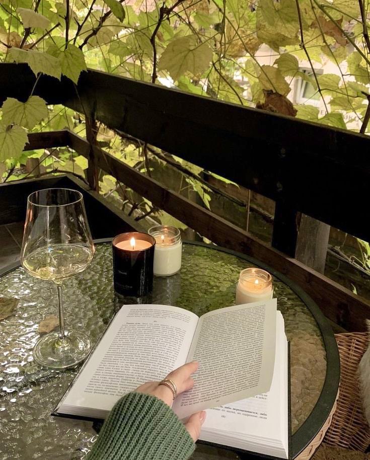 iampaolamedina's tweet photo. «Esa es la belleza de los libros: descubres que no estás solo ni aislado de nadie».

Francis Scott Fitzgerald ✍️ https://t.co/ItciQuSCis