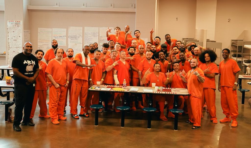 TRAEABN's tweet photo. Today Was A Blessed Day… Pull Up And Blessed Tha Homies In County On Lock Game… Let them Know They Aint Forgotten… Kicked It wit Them And Also Left Them @bumpboxx ‘s …. Love.. #StuckInMotion 🤘🏿💨💨 https://t.co/9tZfgBcYd0