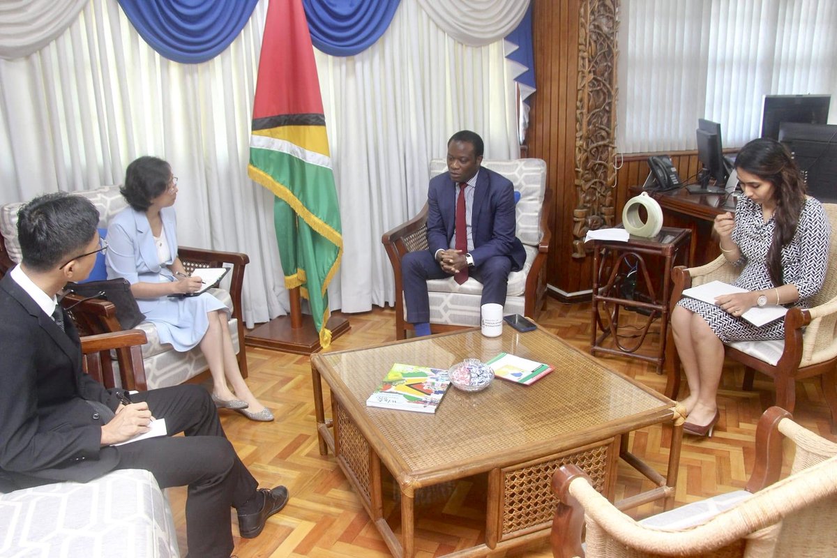 Foreign Minister Hugh Todd, today, met with Chinese Ambassador to Guyana, H.E. Guo Haiyan. During the meeting Minister Todd provided an update on the recent actions by Venezuela and restated the Guyana Government’s commitment to a peaceful resolution of the case before the ICJ.