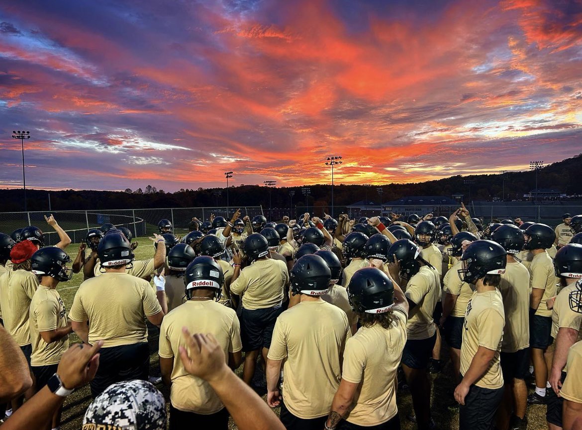 A beautiful October night in God’s Country! The views on 40 West are like no other!
🎩🐾