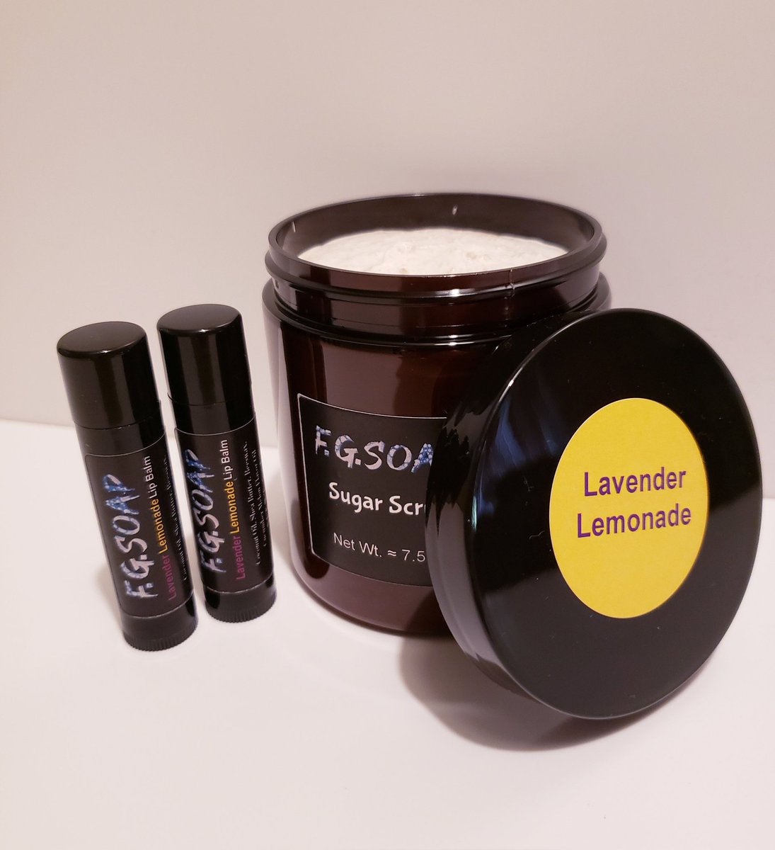 fuckinggoodsoap's tweet photo. New new!
Lavender Lemonade lip balm and sugar scrub 💜💛
https://t.co/lMo9SbzmEd 
#skincare #SmallBusiness https://t.co/2jMv64OMwD