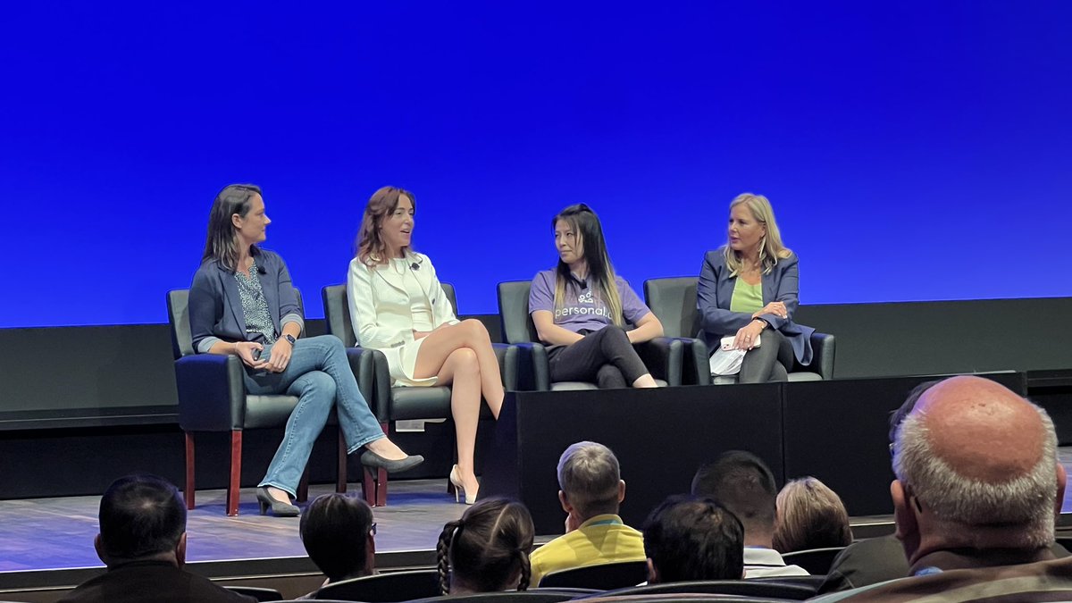 personalai's tweet image. 📸One of our founders @SharonZhang_PAI speaking at SDSW! 

@Qualcomm #sdsw #startupweek