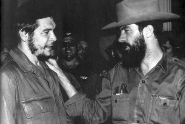 CapoNapoles's tweet photo. En el pueblo hay muchos Camilo.  
🎶 Yo canto porque estás vivo Camilo y no porque te hayas muerto.
Junto al Che, Camilo sigue siendo el joven de la eterna sonrisa. El Revolucionario cabal. Dos héroes que trascienden en el tiempo. 
#CamiloVive 
#ChePorSiempre https://t.co/4jG7o7rx3I