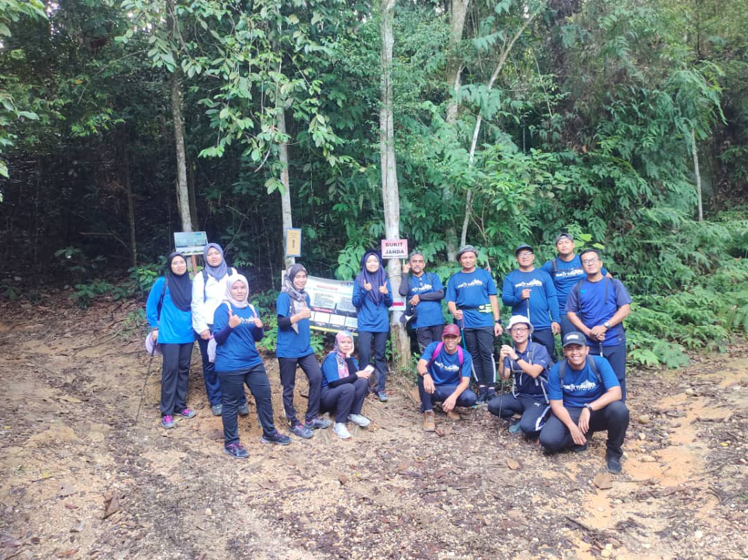 JKRWoksyop's tweet photo. Aktiviti hiking Bukit Tunggul 28/10/2023 anjuran Kelab Biro Sosial dan Rekreasi BPMek. Tahniah dan terima kasih kepada semua yang menjayakan program ini. @IPJKR_Official @JKR_CKM https://t.co/GUd2EDxLHc