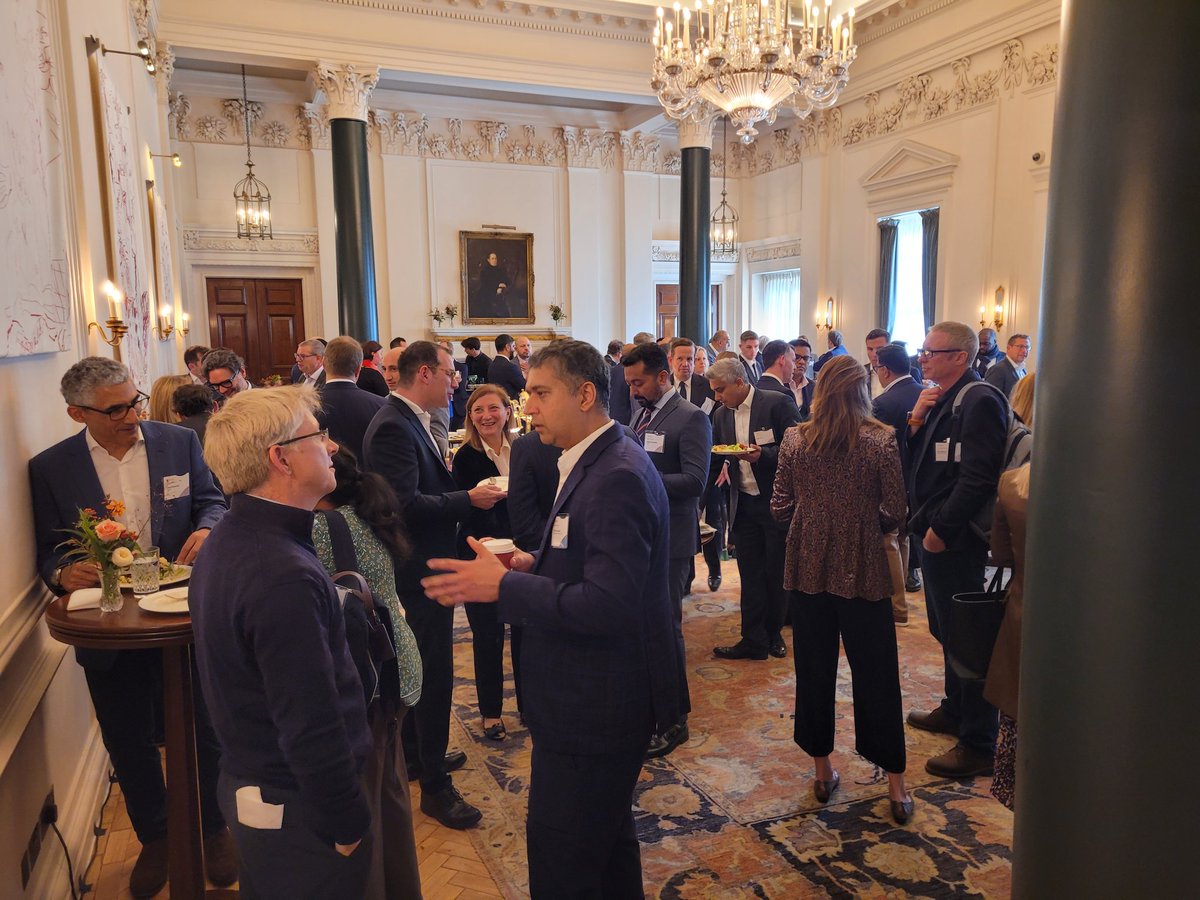 24Notion's tweet image. Financial services Executive Forum: 
Keynote- Safra catz Ceo of @oracle  and Sonny Singh gave us the indepth overview engagement of data and AI plus financial services sector 
#deloitte #oracle #oracleFSI #London #RoadShow 

#24NotionMedia #24NotionEvents