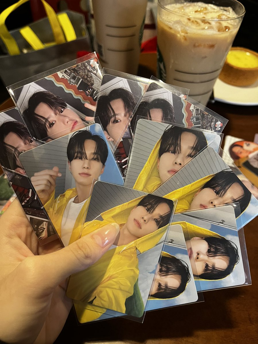 聽別人說帶權順榮李知勳會回家
你各位勳擔不要相信
我帶了權順榮 
結果就帶了10張權順榮回家：）