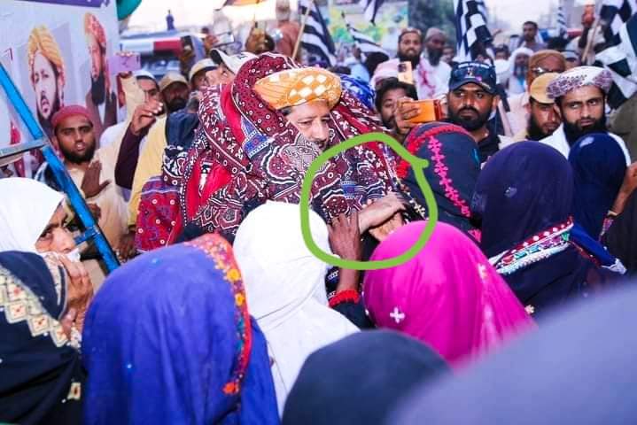 لوئي ۽ لڄ جو محافظ قائد سندھ علامہ راشد محمود سومرو صاحب اللہ تعالیٰ سلامت رکھے حفاظت فرمائے صحت تندرستی عطا کیا
#TeamJUISindh
#سفير_امن_علامہ_راشد_سومرو
#JUISindhAmanMarch #سنڌ_امن_مارچ 
#سفير_امن_علامہ_راشد_سومرو