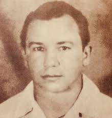 CarlosLinan's tweet photo. El Tite Socarrás era la personificación del "macho-macho": valiente, rudo, de armas tomar. 

En la canción "El villanuevero" su eterno amigo Rafael Escalona lo describe como bueno pa las trompá. 

Tal vez por su carácter explosivo tuvo un trágico fin..va hilo 🪡🧵
@tatianaduplat https://t.co/NSPtPAUgix