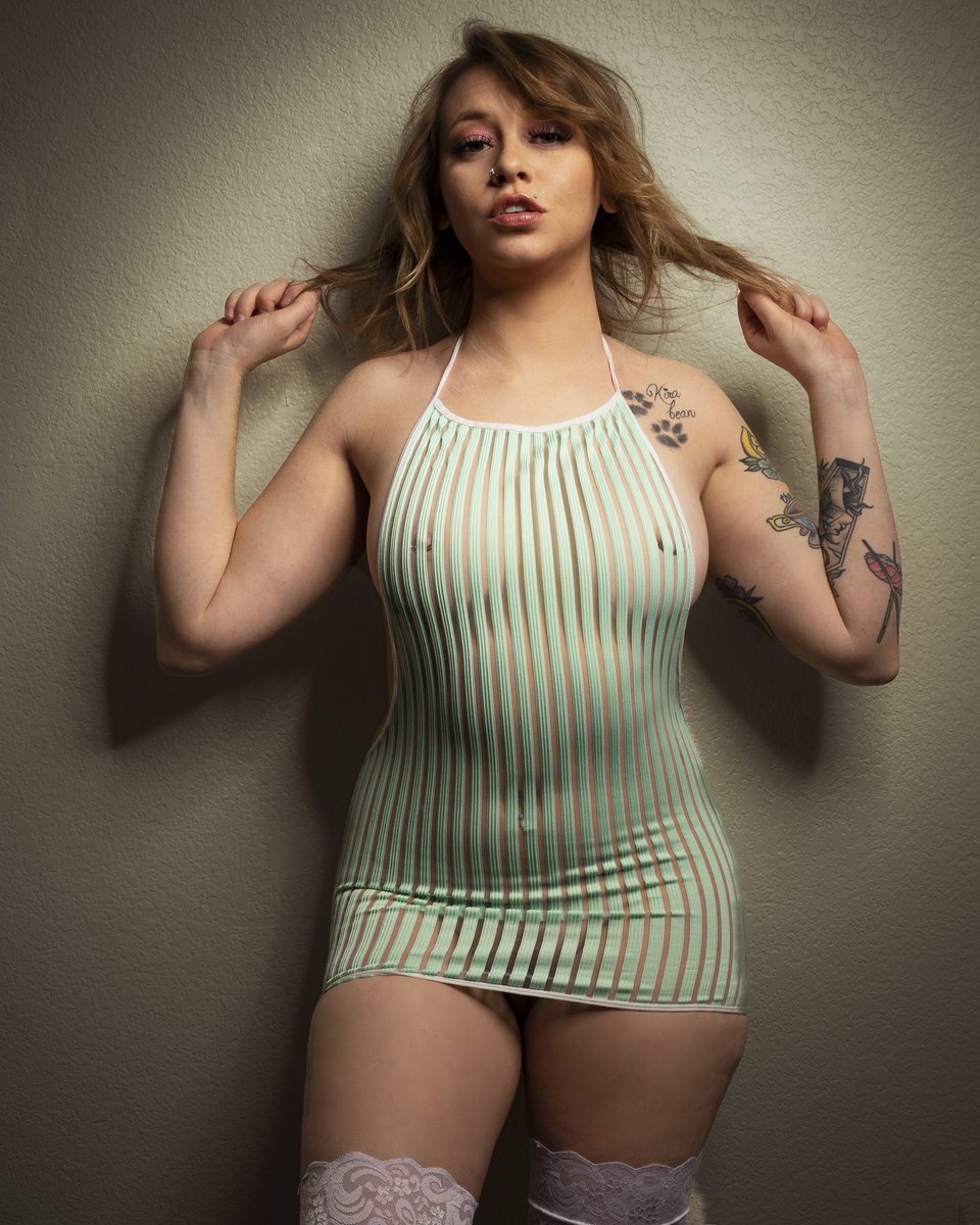 HarleyLinxx's tweet photo. Give me ideas on a good Halloween costume 🥲😉 https://t.co/8u8hgfaTmo