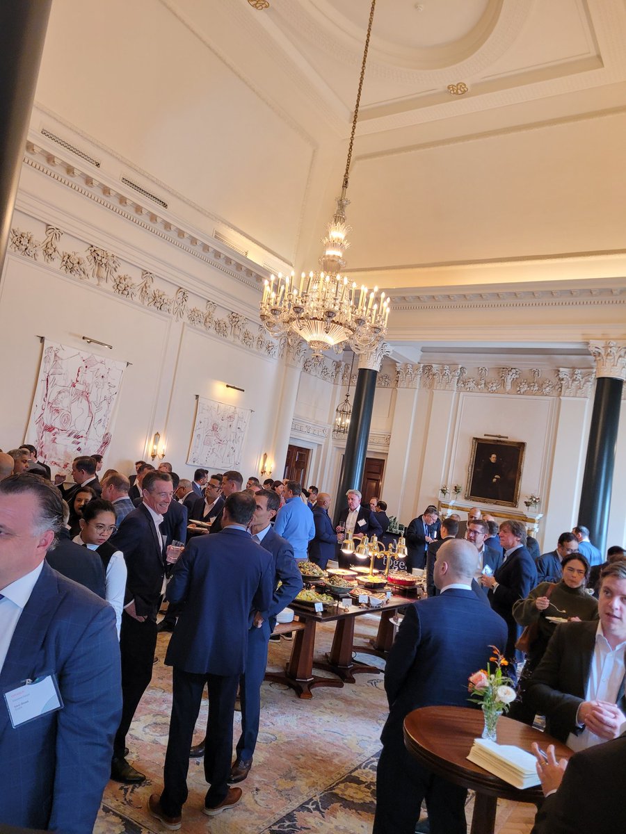 24Notion's tweet image. Behind the scenes: @TheNedLondon 
Amazing turn out!  Thank you everyone for coming. 
#financialservices #clevel #roadshow
#oracleFSI

#24NotionMedia #24NotionEvents