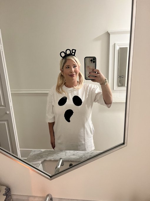 Boo 👻 https://t.co/4K2tbYZcql<a href="/tag/wednesday"class="tags"><span>#wednesday</span></a>