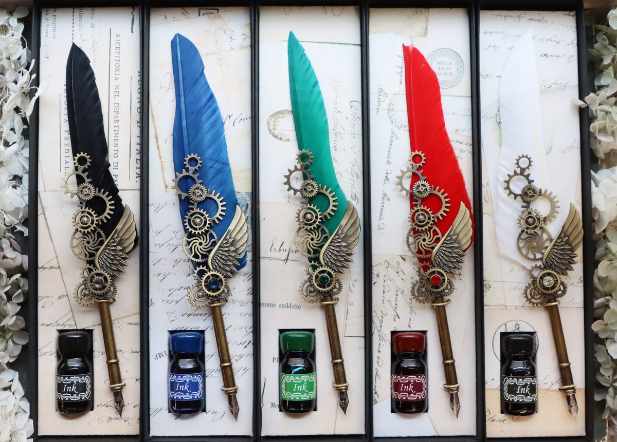 イタリア製の歯車羽根ペンが、1年ぶりに入荷致しました⚙🪶羽根の色は