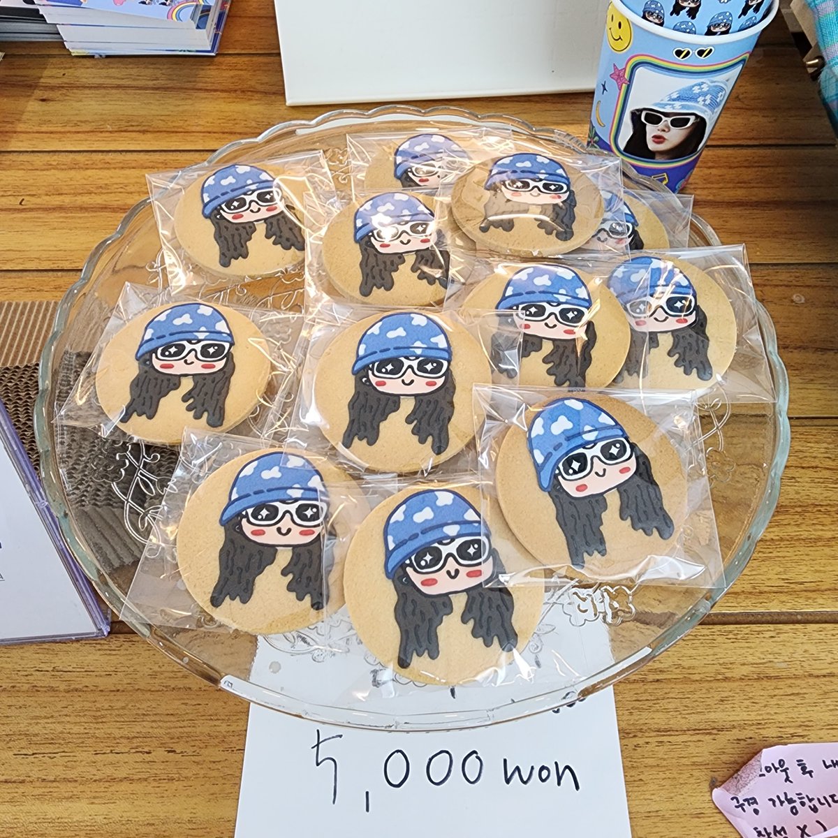 디저트 세트를 구매하시면 귀여운 애리 쿠키를 드립니다! 맛있게 드세요~ 😋