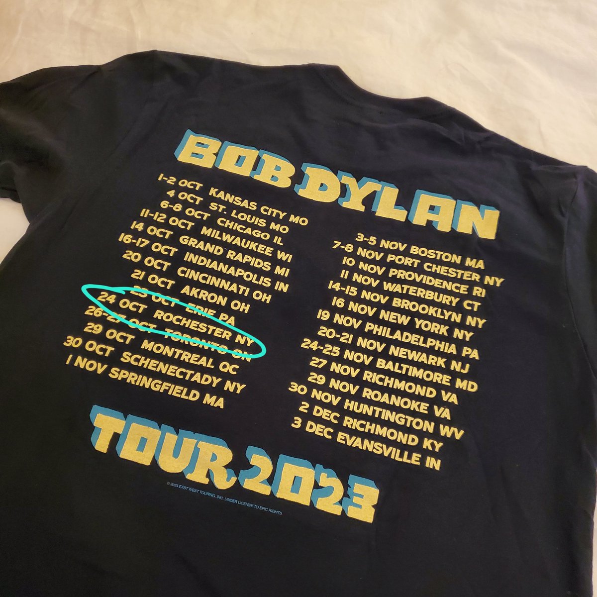 CherMarieSmith's tweet photo. A few days late, but still want to share. No photos from the event b/c Bob said no -- and that's just fine. Still reliving the epic @bobdylan concert in #Rochester. Amazing performance by a legend. And met some great people. So many reasons to love #livemusic #musicismedicine https://t.co/aUp016Q5Ln
