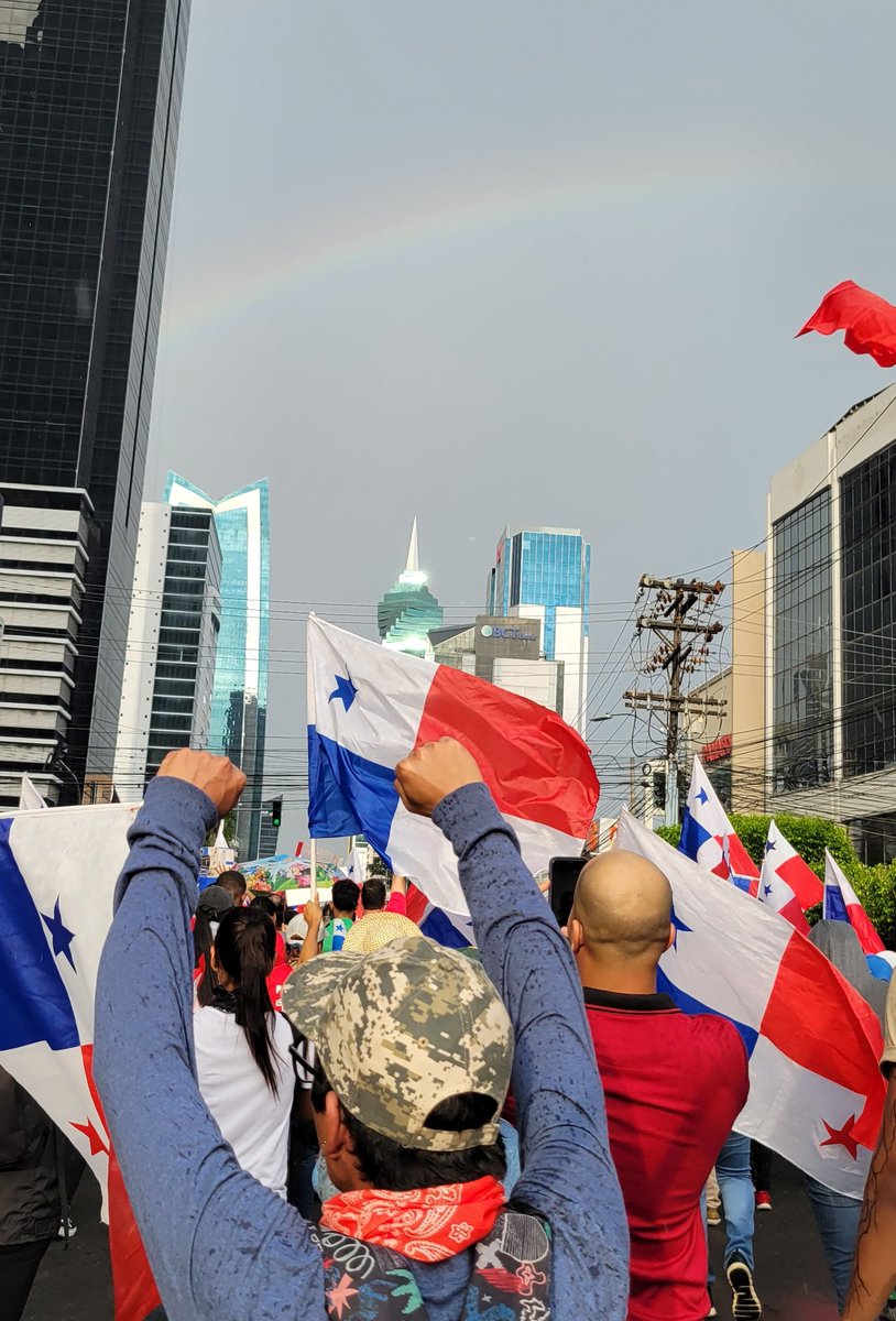 R_RuizDiaz's tweet photo. No recuerdo un repudio tan grande por un Presidente... y todo por una decisión que pudo él solo evitar. https://t.co/2rZuWjBkCa