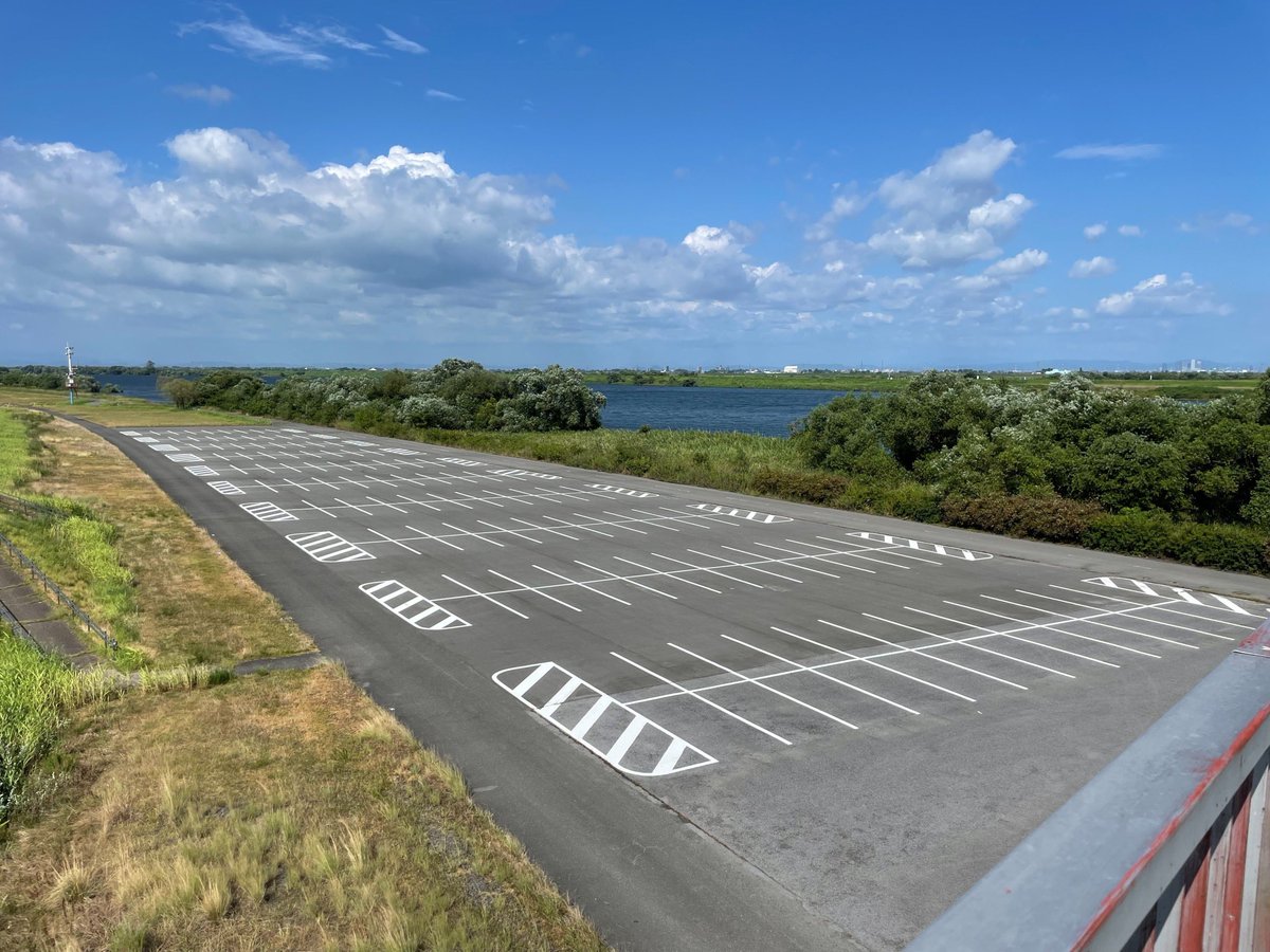 エンケイMTいよいよ来週です！

場所ですが入った手前側ではなく駐車場入って橋を越えた先の1番奥(地図上の赤丸で囲ったあたり)
黒のランエボを基準として止めているので枠は1つ飛ばしで止めるような感じでお願いします