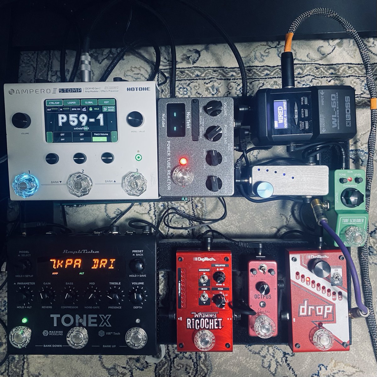 akcGuitar's tweet photo. ①TONEX+TSmini(Driftwood)
②Amperoのみ(5150)

控えのTSminiがジョイン、省スペースでチュースクしてくれるだけでね、ありがたいね

からの機材比較
②もいいけど、①まで追い込むのが難しかった😣
やはり①路線で求道していくしか😣 https://t.co/kgYAd1LxGT