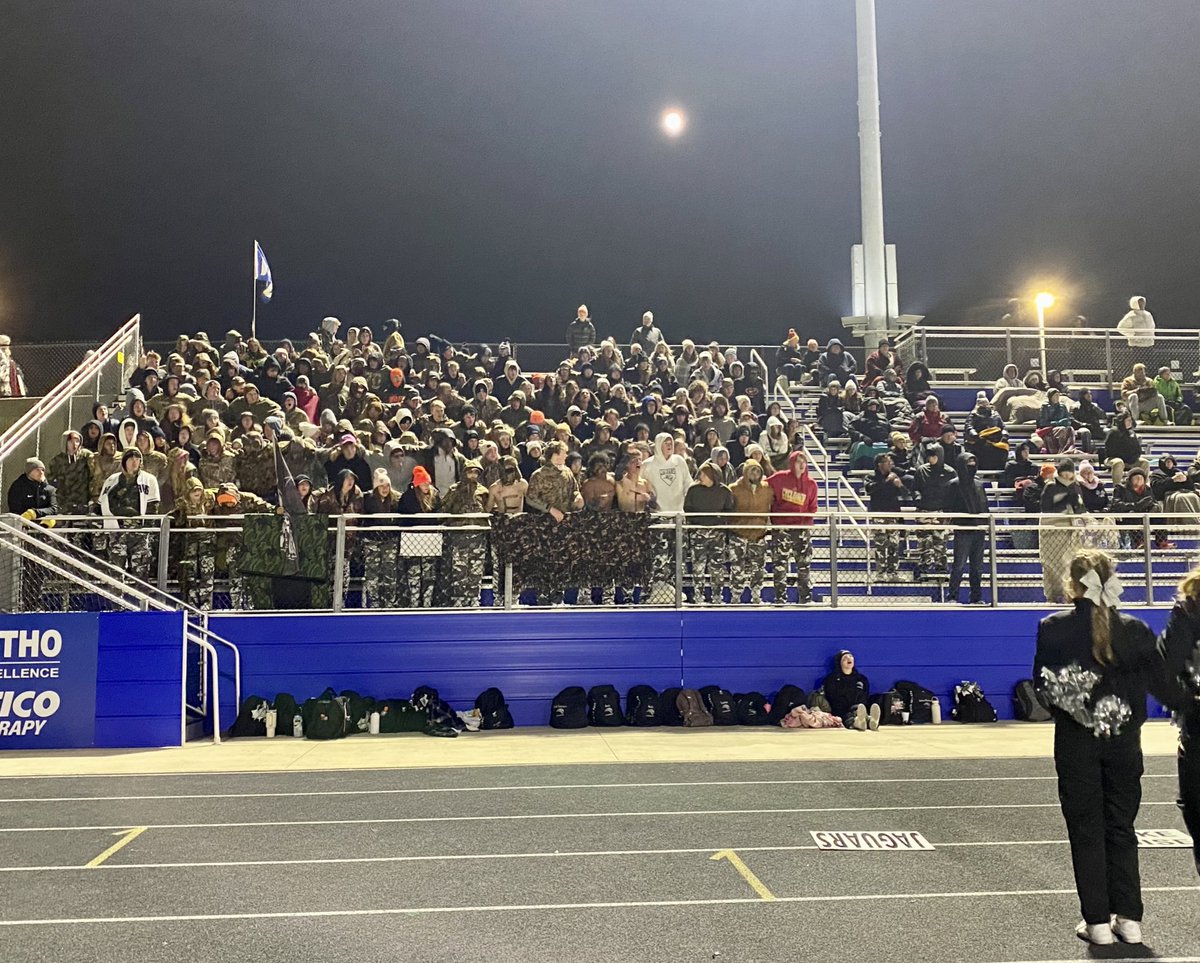 achsjaguarcheer's tweet photo. Loved cheering with @JagSection tonightโฆ even though you were hard to see ๐ #camoout GO JAGS!! https://t.co/hC49llk9oK