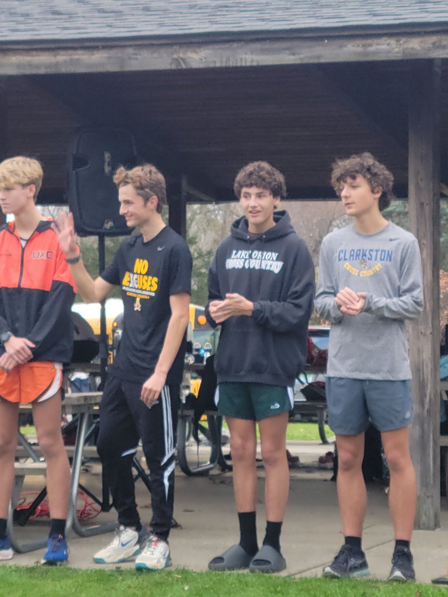 b1akepear's tweet photo. Competed at the MHSAA LP Region 08-1 @ Clarkston today! Weather was rather spicy today but got it done nonetheless, running 16:25 for 14th. Ready to take on MIS! https://t.co/CTYcfVEGCP