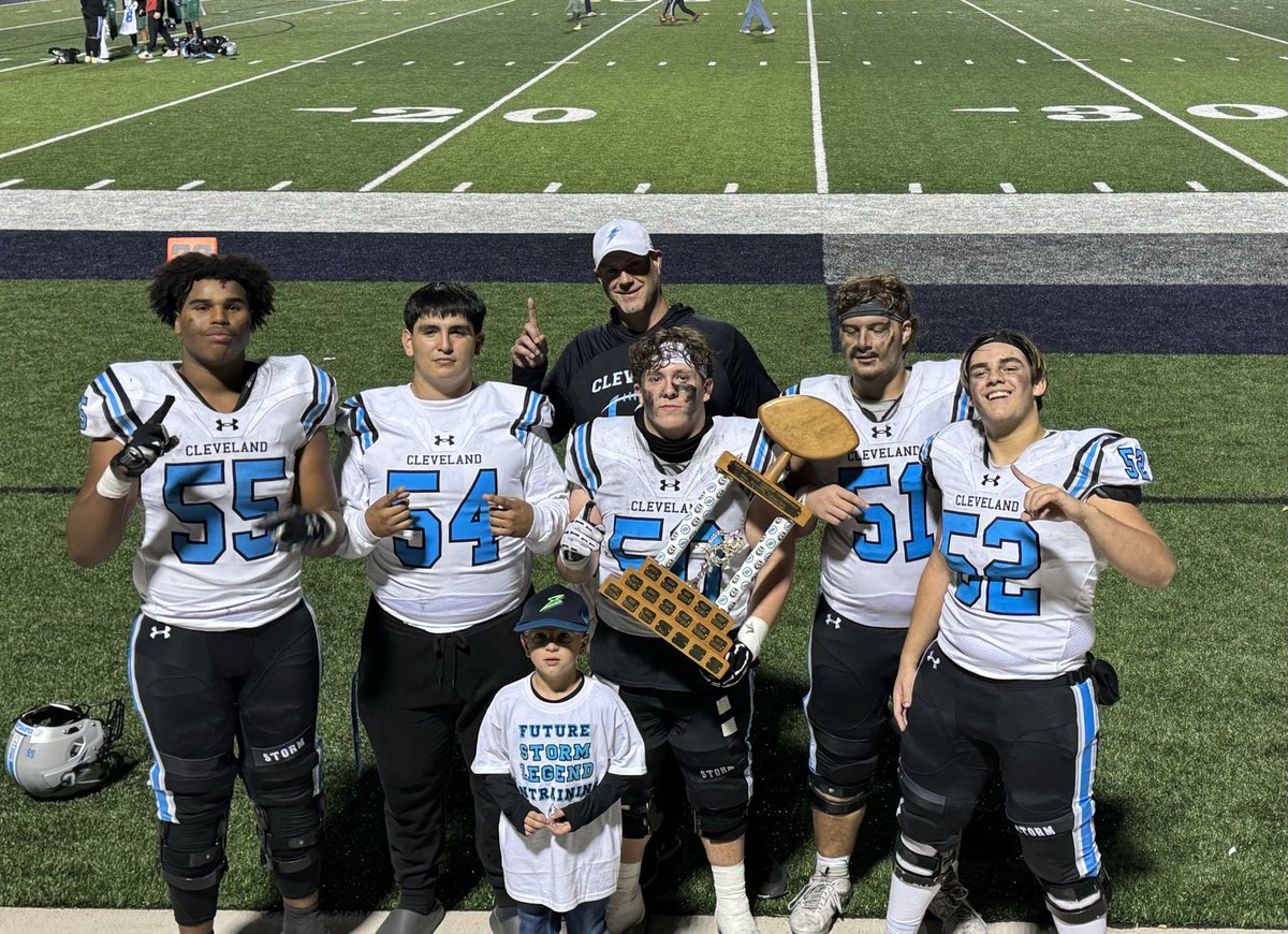 jaymar1704's tweet photo. Pancake Crew 🥞⁦@MarquezSharky⁩ ⁦@CoachD84⁩ ⁦@mosessparks77⁩ ⁦@CHSStormFB⁩ https://t.co/EYzQToUGJA
