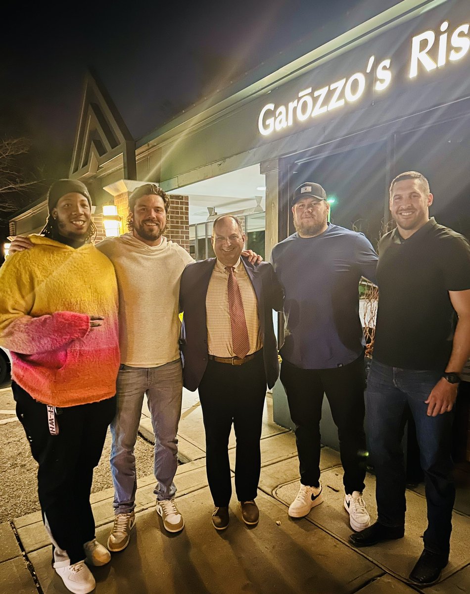 We had a great #Sooners family (pregame) meal tonight in Kansas City. Always fun to be with these guys @wanyamorris64 @B_Bell10 @creed_humphrey @J_Winchester41 So happy for their success with the @Chiefs & they will certainly be cheering loudly for the #Sooners tomorrow