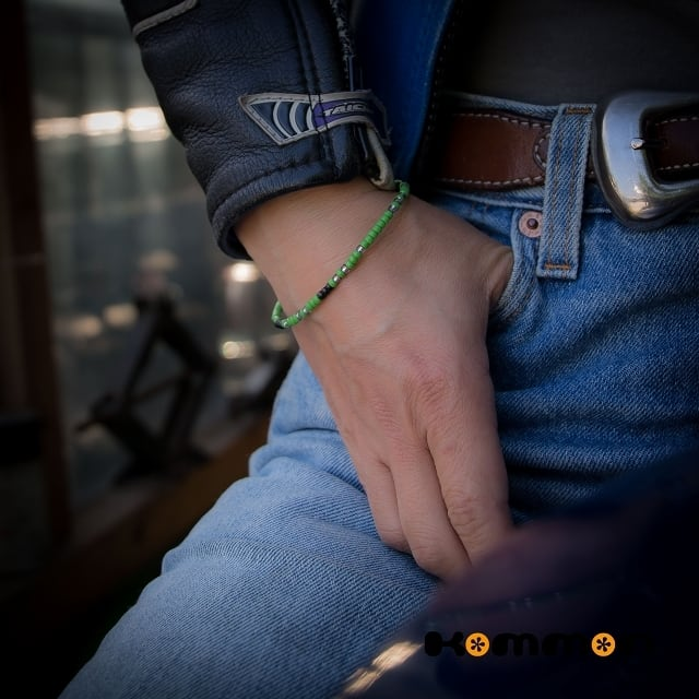 モールス信号で“RIDE SAFE”と組んだ #ビーズ の #ブレスレット です。
カワサキNinja系カラーをモチーフとした濃いグリーン＋シルバー＋黒のデザインです。

交通安全の気持ちを込めて #ライダー のお守り的アクセサリーとしていかがでしょう😊

#Kommon #うでわ

🎪詳細⬇️
kommon.thebase.in/items/6273268