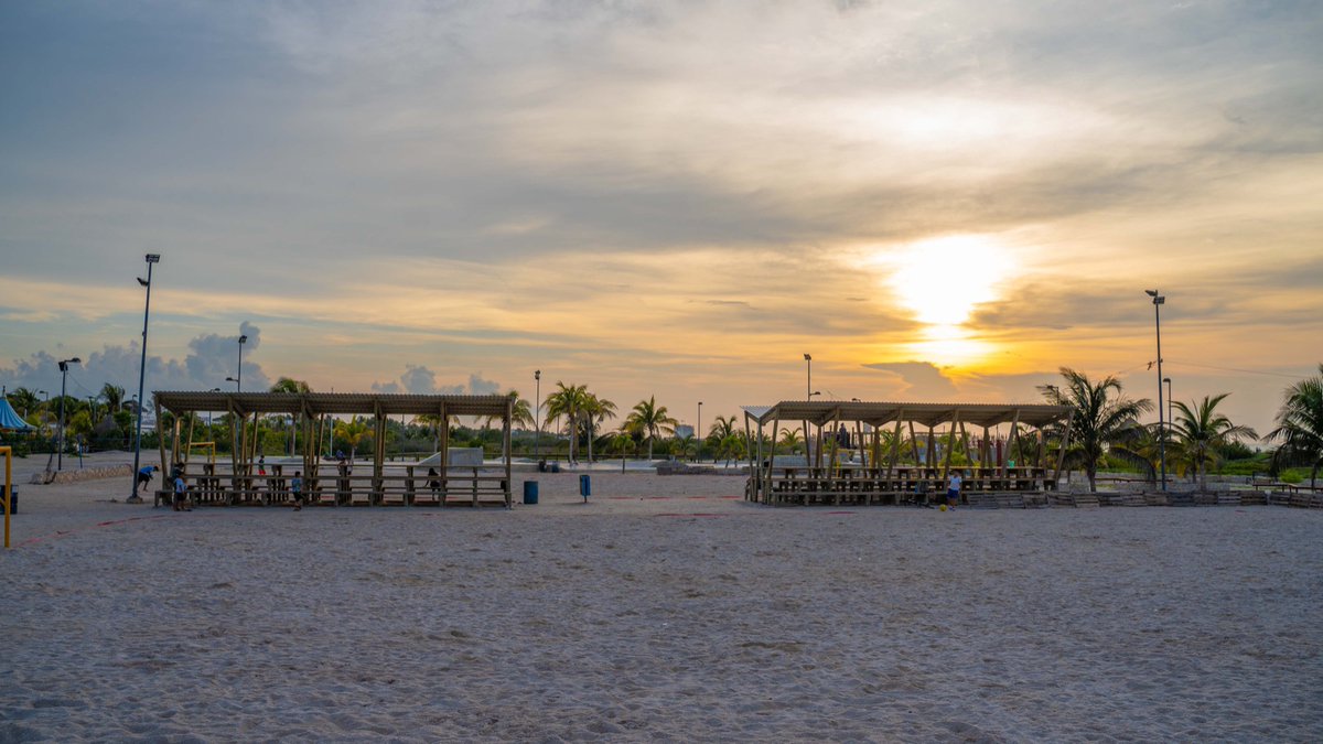 SEDATU_mx's tweet photo. Cerramos el día con imágenes del parque de playa que construimos en Progreso, #Yucatán.
Puedes hacer deporte, relajarte o simplemente, ver el atardecer.
#ProgresoLate❤️ https://t.co/emj4aTEA6b