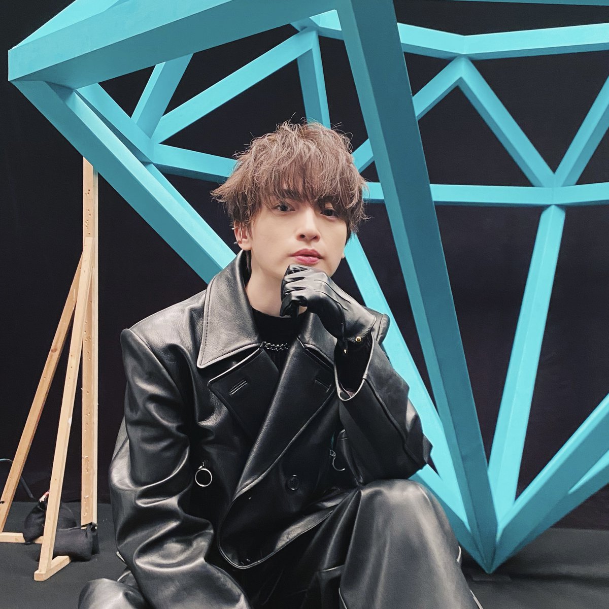 KMF2_0810MENT's tweet photo. 📸Cover Photo Shooting📸
               - Offshot -

┈┈┈┈┈┈┈┈┈┈┈┈┈
       YUTA TAMAMORI
┈┈┈┈┈┈┈┈┈┈┈┈┈

#HEARTBREAKER_Cmonova https://t.co/ndmfHdmQ8A