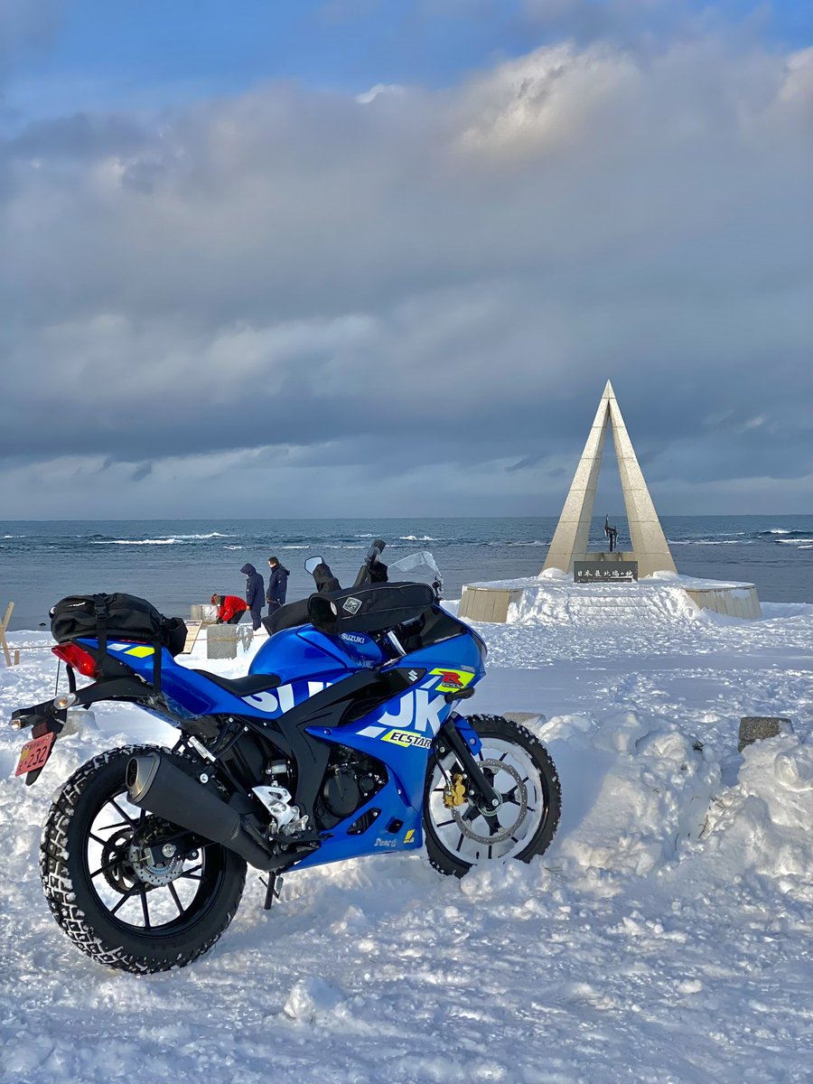 これを見た人は青い空と青い海とオートバイの画像を貼る