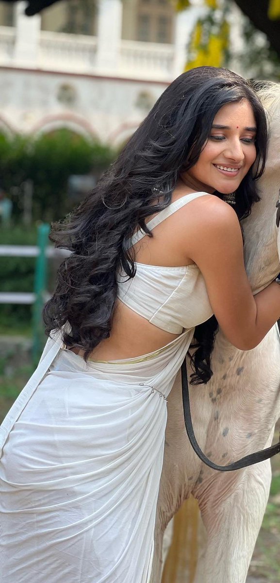 F9f7GGiawAAL3xh?format=jpg&name=medium