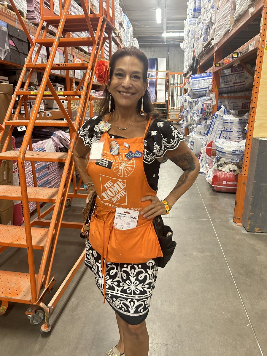 LydiaveliaLydia's tweet photo. 1704 OHANA IN DA HOUSE!
#smallbutmighty Kona HD celebrating culture day!
#FRONTENDRECOGNITION 
#PACSOUTH #DISTRICT284
@anthonyquichoch @corydietz1701 @THD_Western_Ops @chrisberg https://t.co/9xOnUCiSEX