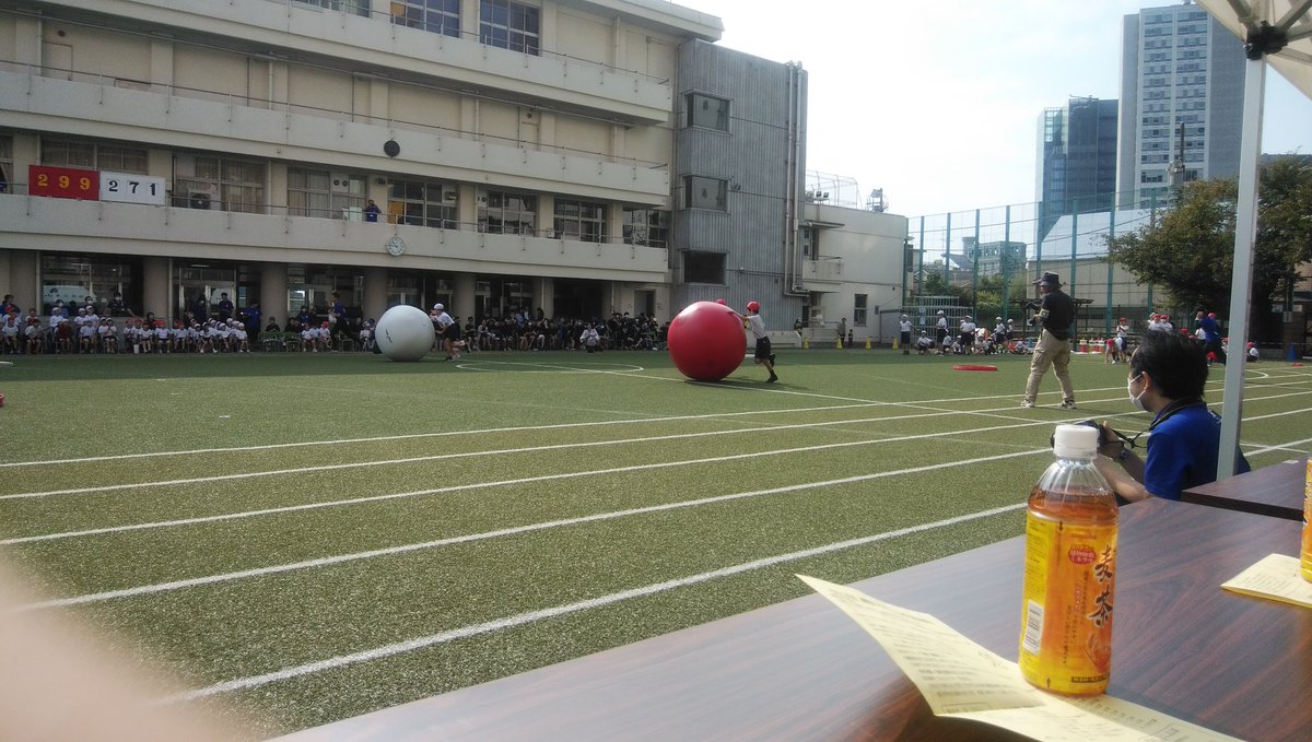 kazami58898400's tweet photo. 青山小学校の運動会が開かれました。雲ひとつない秋晴れの下、子どもたちは元気いっぱい走ったり、踊ったりしていました。元気をもらいました。 https://t.co/arsyldcYZT