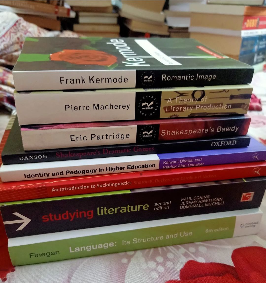 LINGUIST_RATUL's tweet photo. A modest haul!
#newbooks #new_books #books #bibliophile #bookshelf #bookshelves #booksandtea #booksandcoffee #booksandme #booklover #bookreader #booksforever #bookshopping #bookshop #loveforreading #loveforbooks #booksarefun #LiteraturePosts #History #LANGUAGE #Literature https://t.co/2MFr9DYRGJ