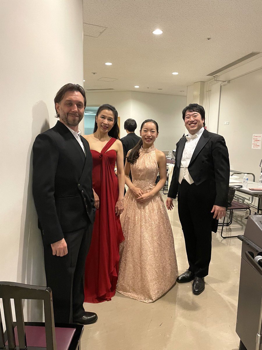 IkukoKawai_Vn's tweet image. 昨日はこんな素敵な皆様とご一緒でした♪
#第一生命ホール　#タクティカートオーケストラ　#竹内健人 さん　#島谷美賀子 さん　#アルベルト・ピッツォ さん