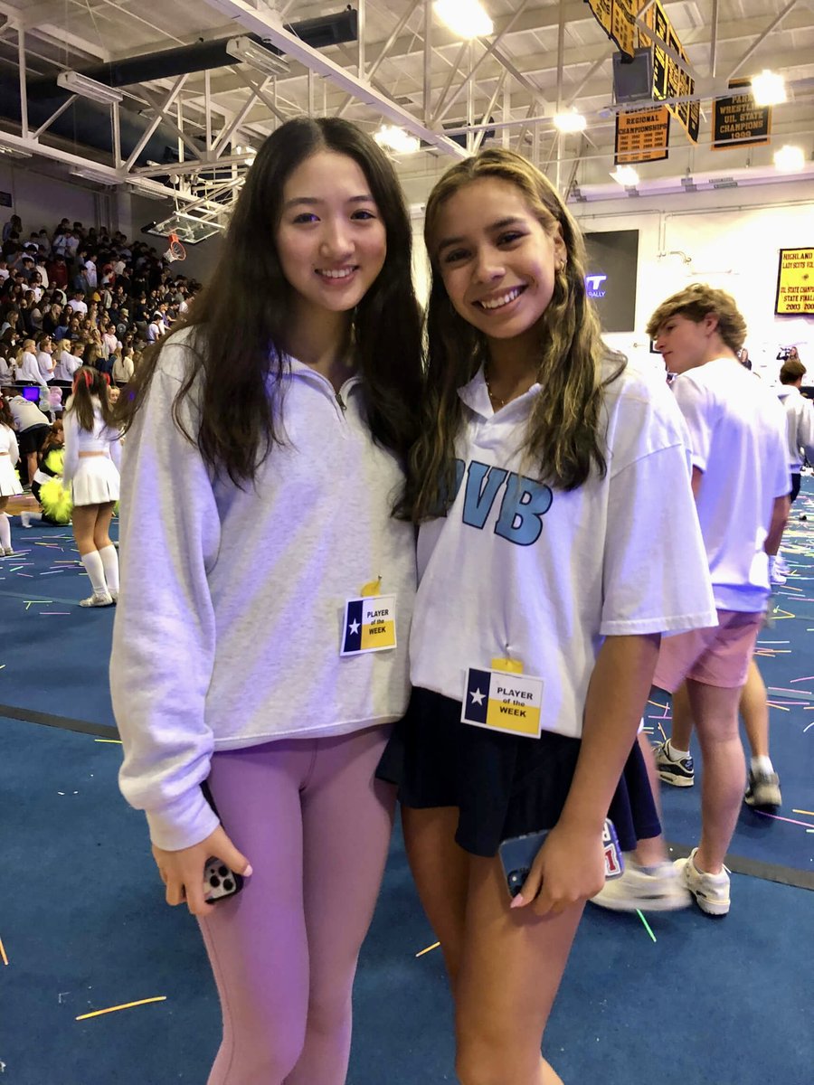 BellaOcampo25's tweet photo. โญ๏ธ๐Player of the Week with Emma! #HPVB #peprally #highschoolvolleyball #highschoolseason #volleyball๐ #uiltexas #volleyballplayer #eliteplayer #teambella #hpscots๐๐ @hp_volleyball @scotsathletics https://t.co/qnQYQlf7oq