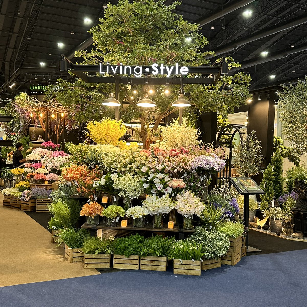 iseeiswim's tweet photo. บ้านและสวนแฟร์ Living Festival 2023 เริ่มแล้ว 27 ตุลา - 5 พฤศจิกานี้ เวลา 9.30-21.00 ที่อิมแพคเมืองทองธานีนะคะ มีร้านน่ารักมากมาย มาเลือกซื้อเสื้อผ้าขนมของแต่งบ้านหนังสือและมีกิจกรรมอื่นๆ เยอะมากก ต้นไม้มนงานก็เยอะมาก เฟอร์นิเจอร์ของแต่งบ้านที่นอนโซฟาเพียบค่ะ 💓😊 https://t.co/621swhtmrE
